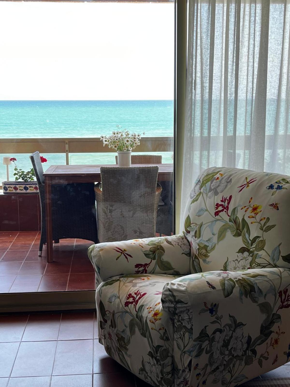Acogedor Y Amplio Apartamento Familiar A Pie De Playa Calafell Eksteriør bilde
