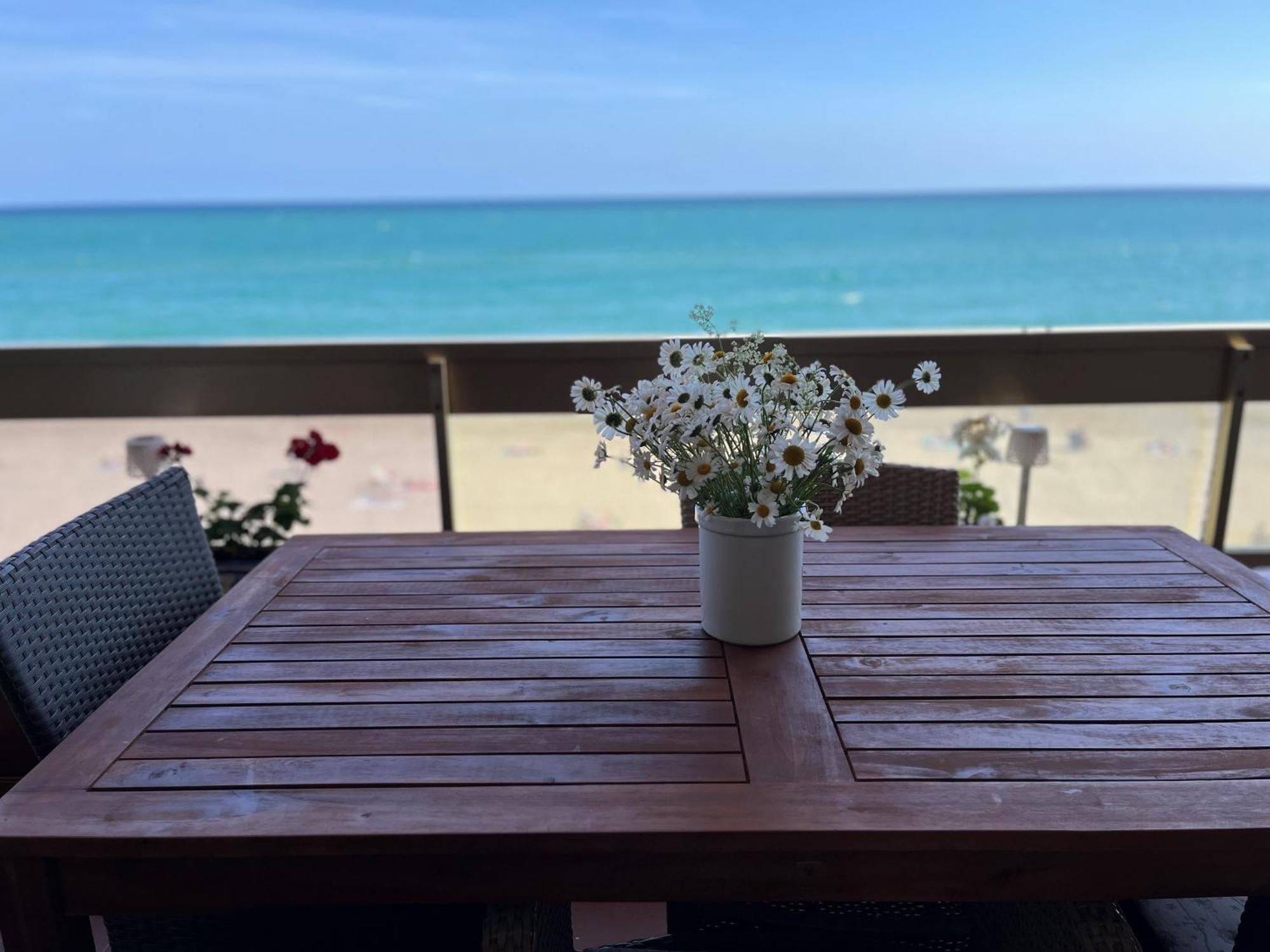 Acogedor Y Amplio Apartamento Familiar A Pie De Playa Calafell Eksteriør bilde